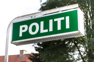 Knallert ramte en bil