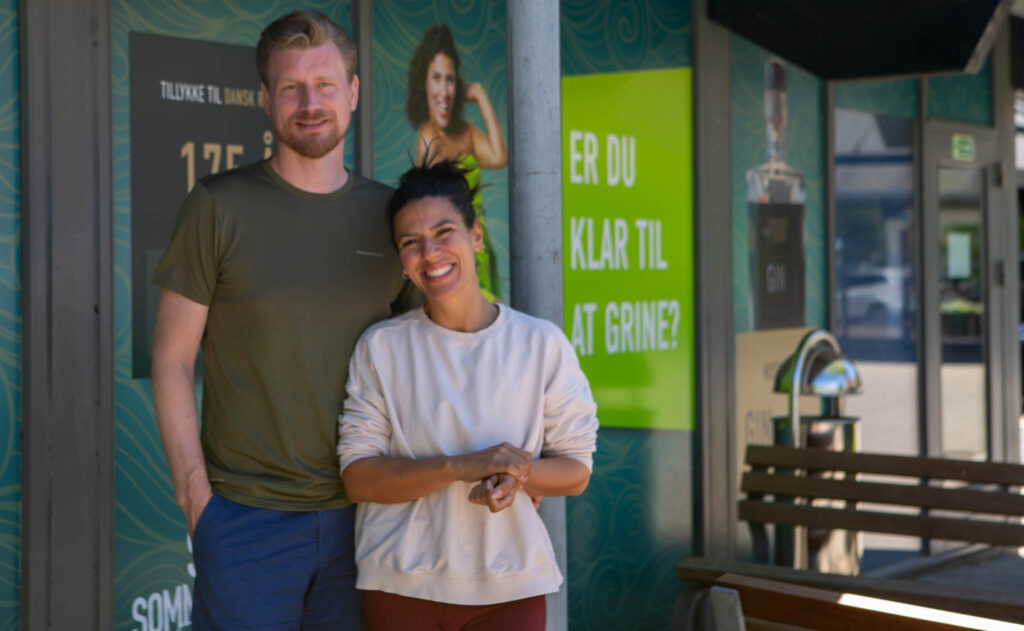 Folk må godt få ondt i lattermusklerne når de ser revyen