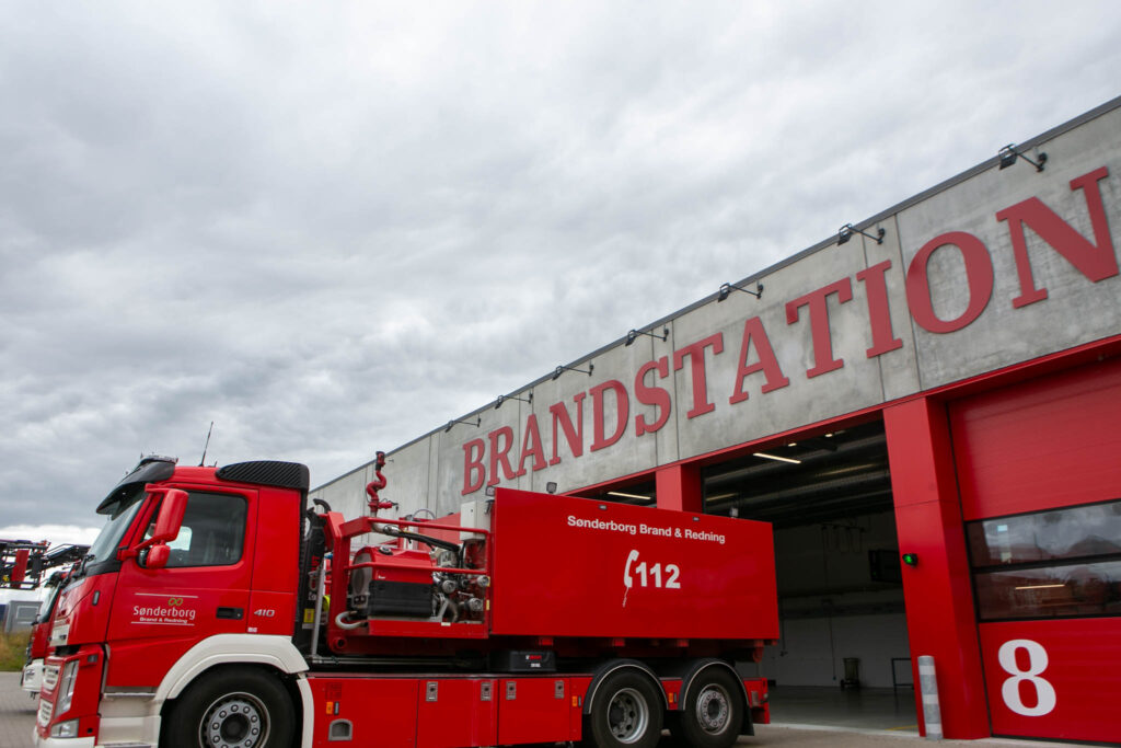 Brandmænd fik kølet en silo ned