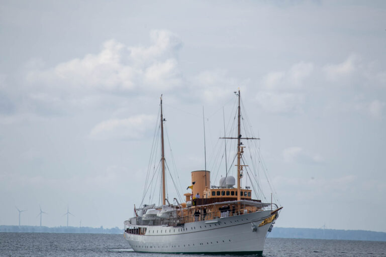 Mon Dronning Margrethe kommer sejlende til Sønderborg?