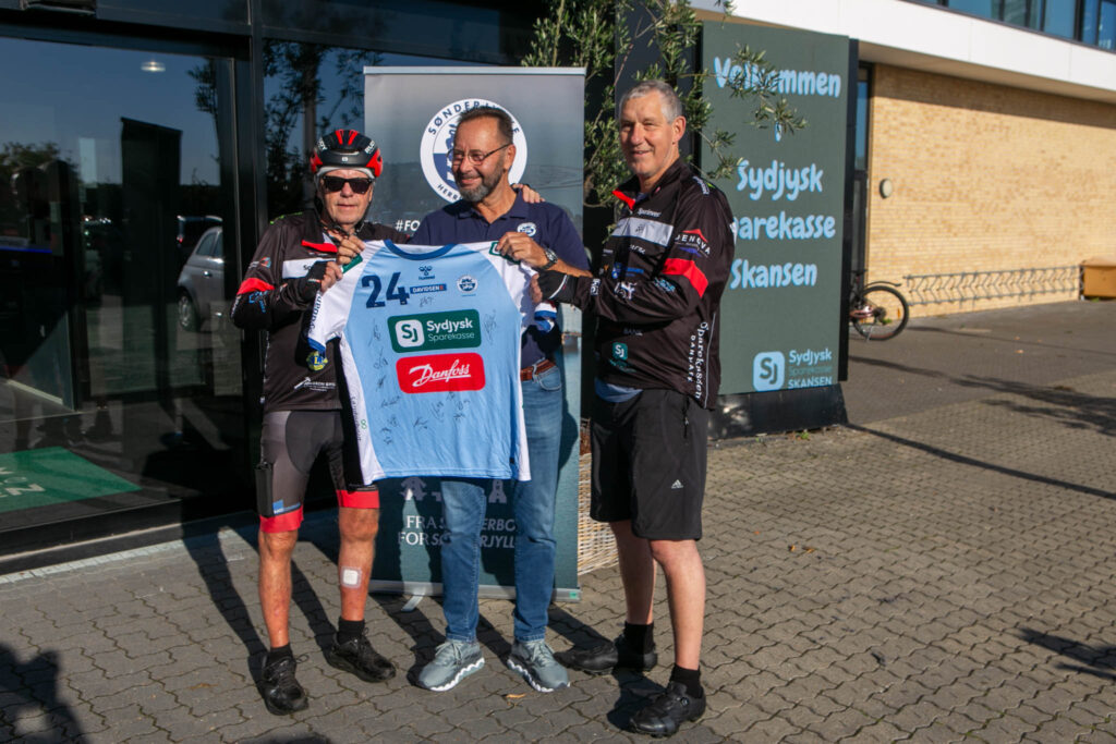 Team Bodenhoff fik en spillertrøje af Sønderjyske Herrehåndbold