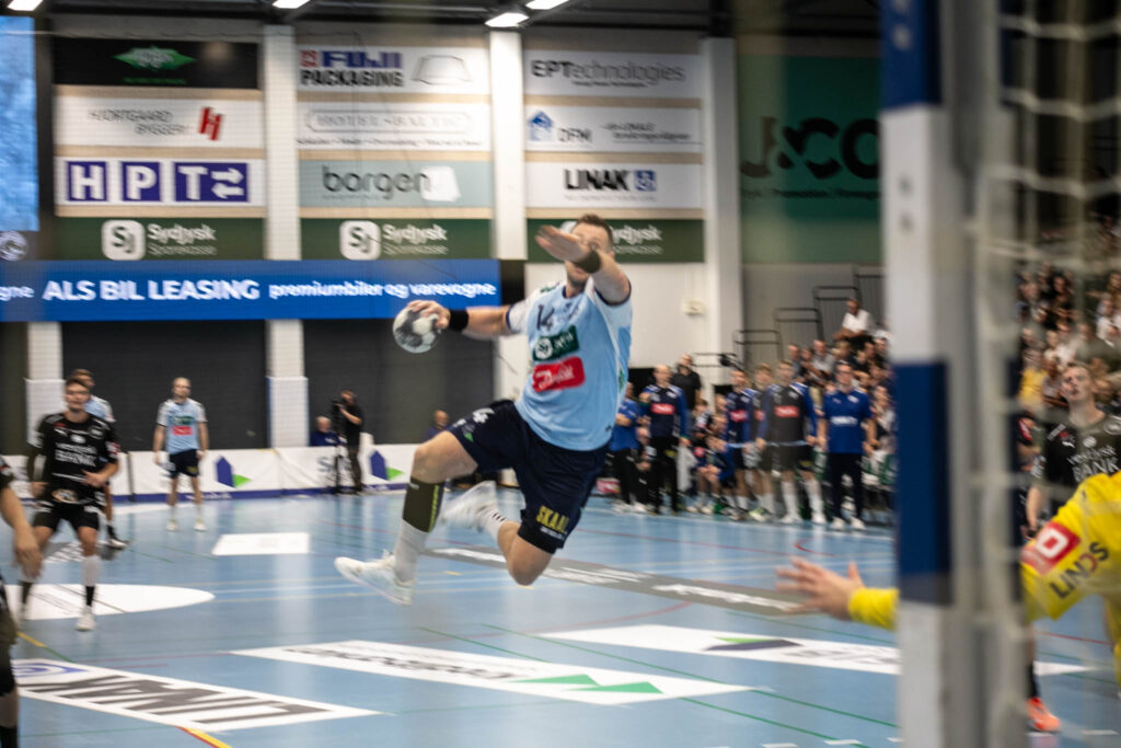 Herlig buffet, ord om talentarbejde og så en ligakamp