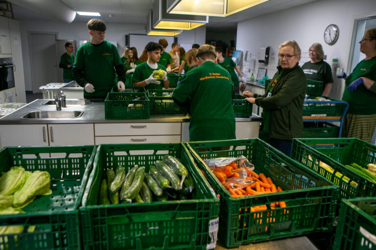 Skolelever var frivillige i Madbanken