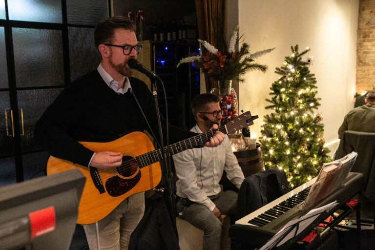 Herlig stemning til fællessang på The Grand Café