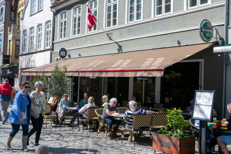 Nu kan der nydes god mad og meget mere i Café Hox