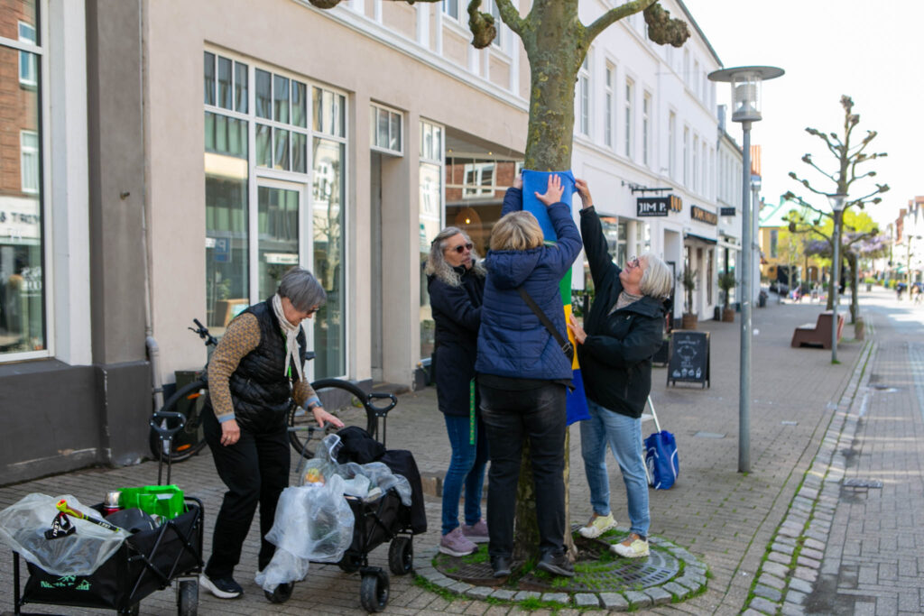 Byen pyntes op til Strikkefestival