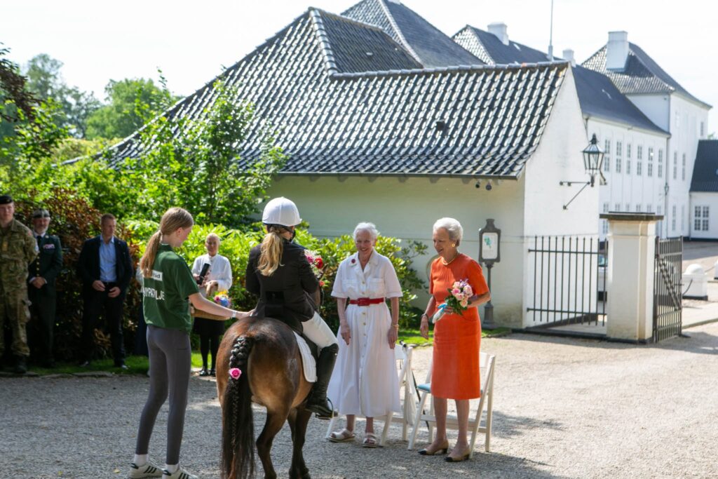 Gråstens ringrideroptog bliver uden et kongeligt strejf
