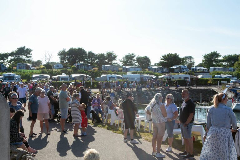 Mommark Marina fester sammen med SoupSteak & Ice Partyband