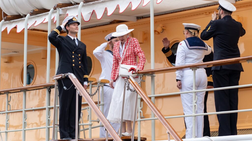 Dronning Margrethe er udskrevet fra Rigshospitalet
