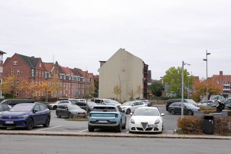 Politikerne skal se på parkeringsforholdene
