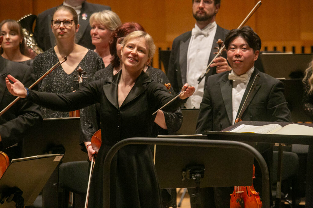 Gemma New styrede musikerne gennem Elgar, Mozart og Berliot