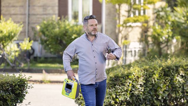 Regionerne overtaget hjertestartere og hjerteløberne